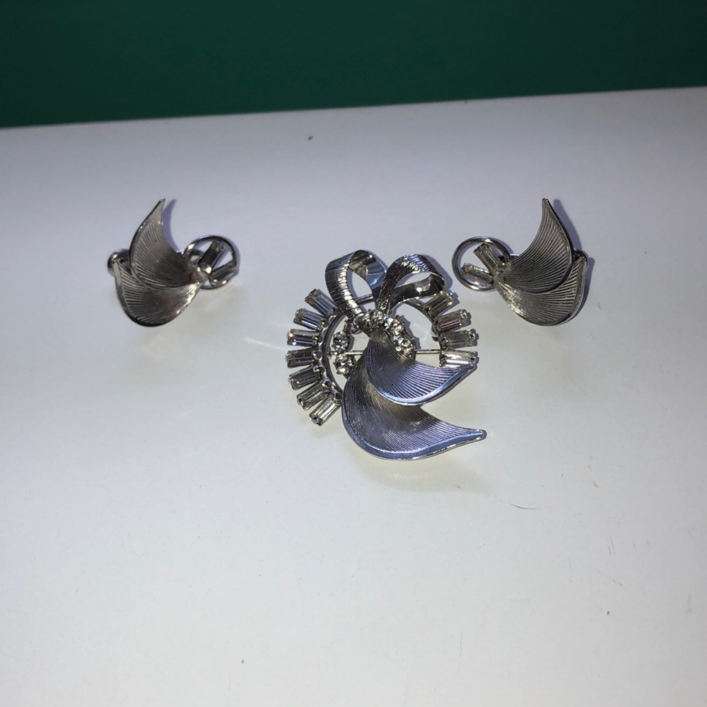 Brooch and earrings set